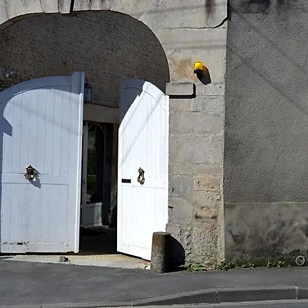La Maison Des Buis Bed & Breakfast 3*