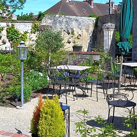La Maison Des Buis Bed & Breakfast 3*
