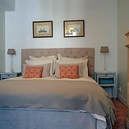 La Maison Des Buis Bed & Breakfast 3*