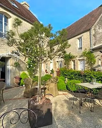La Maison Des Buis לינה וארוחת בוקר 3*