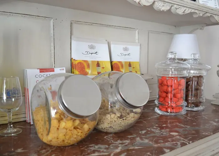 La Maison Des Buis Bed & Breakfast 3*